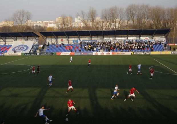 Фудбалска сезоне није прекинута само у Белорусији: Контрола на улазу, играчи на терену, бучни навијачи на трибинама... (ФОТО/ВИДЕО)